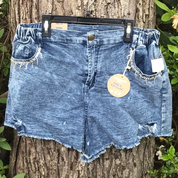 NWT Jolie & Joy Jeans by FCT Denim Distressed Bling Frayed Hem Jean Shorts 1X - Picture 6 of 16